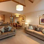 Tatil Evi Bridge 17, Within Walking Distance Of Town Centre, Strictly No Pets
