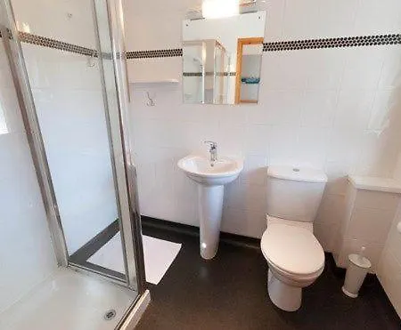 Bridge 17, Within Walking Distance Of Town Centre, Strictly No Pets * 케직